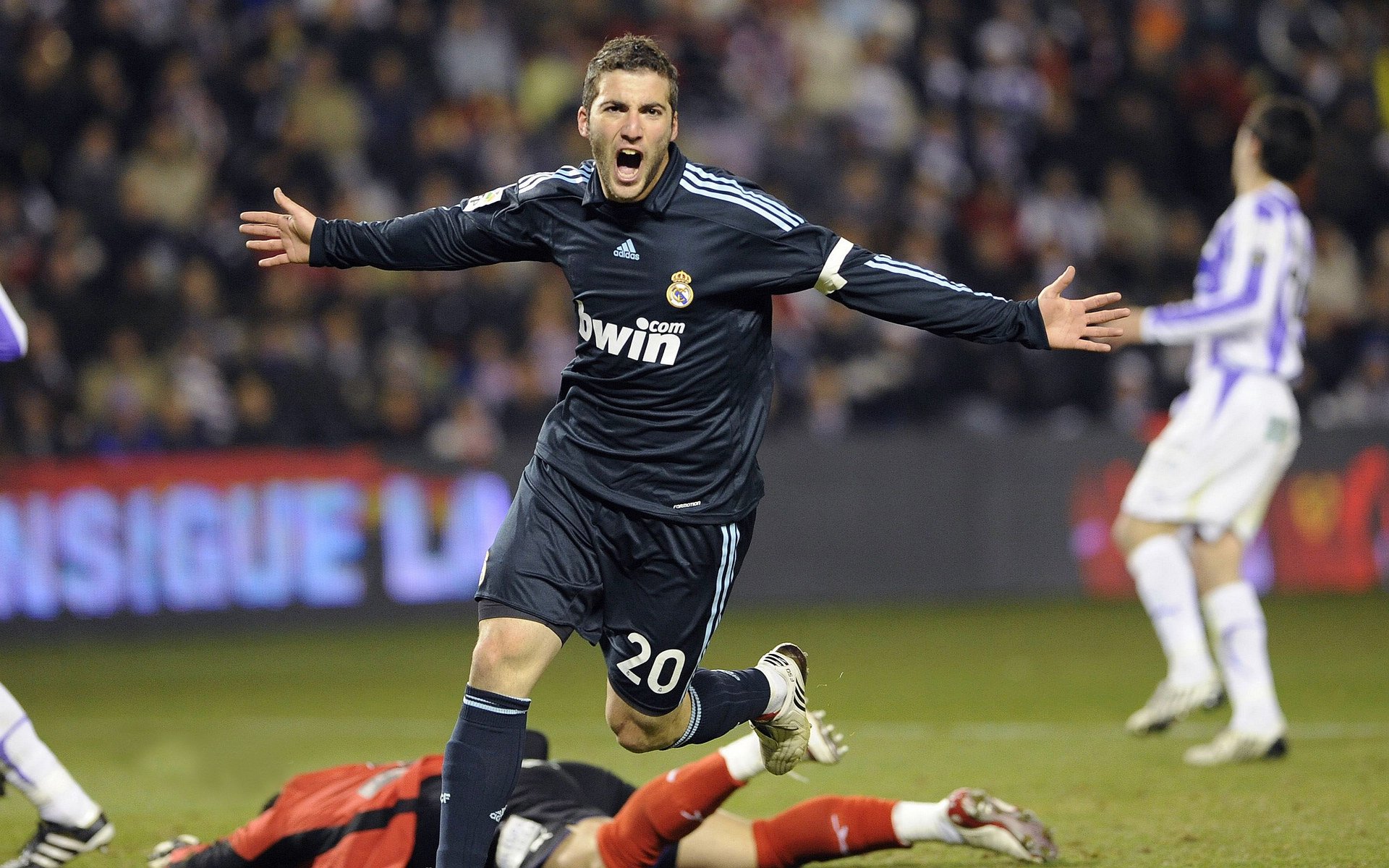 舞台越大，福克斯越强，广厦正面击溃公牛的背后启示