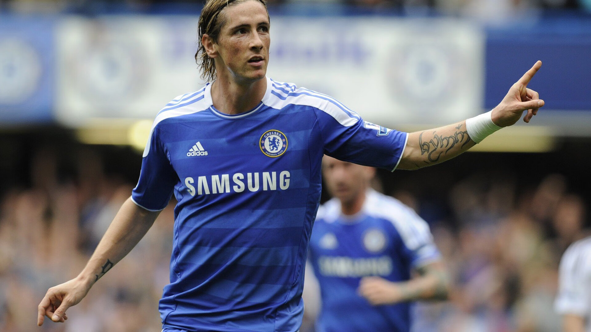 红牛二队上演大卫战胜歌利亚，勒克莱尔神级超车引爆F1赛场